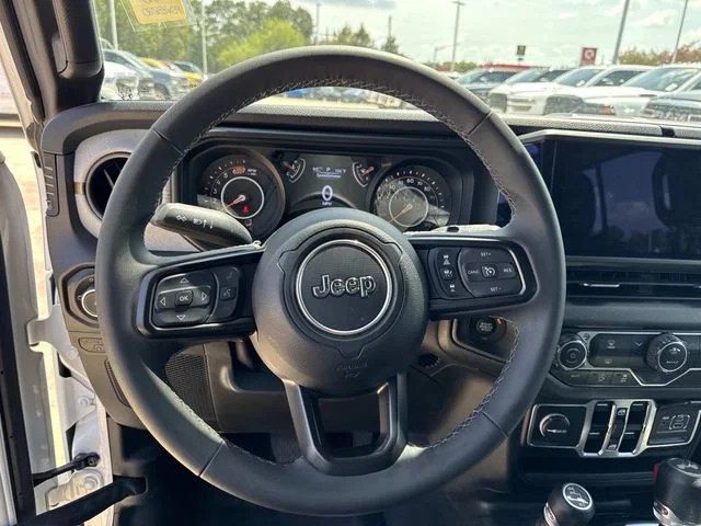Used 2025 White Jeep Sport S image 26