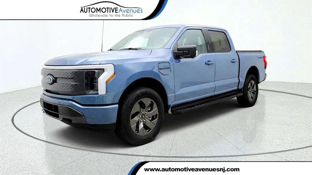 Used 2023 Azure Gray Metallic Tri-Coat Ford XLT 4WD SuperCrew 5.5