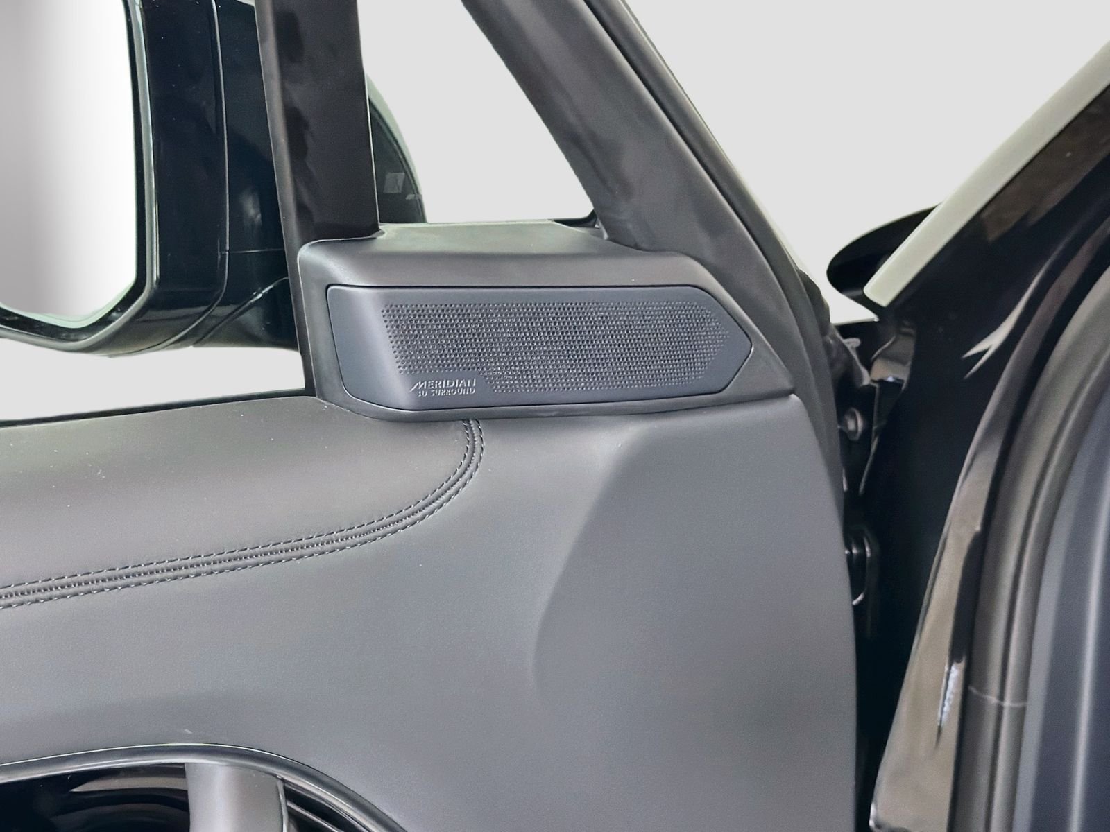 New 2026 Santorini Black Land Rover SE image 22
