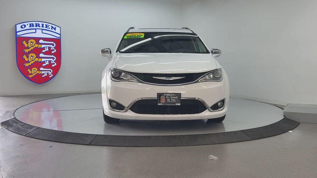 Used 2018 Bright White Clearcoat Chrysler Limited image 3