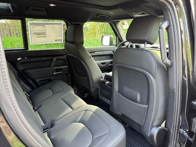 New 2026 Santorini Black Land Rover X-Dynamic SE image 16
