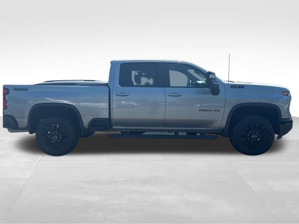 Used 2025 Gray Chevrolet LT image 8
