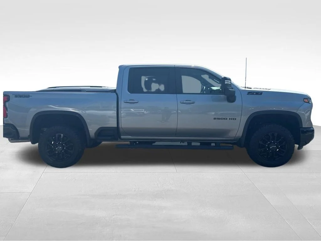 Used 2025 Gray Chevrolet LT image 8