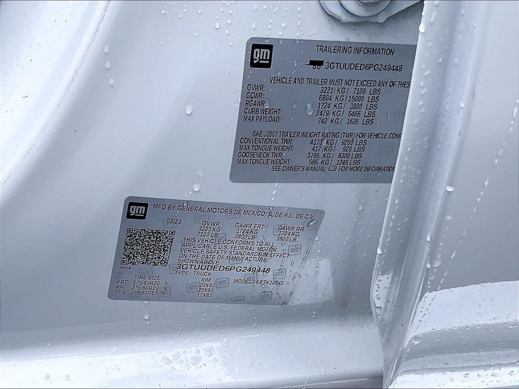 Used 2023 White GMC SLT image 36