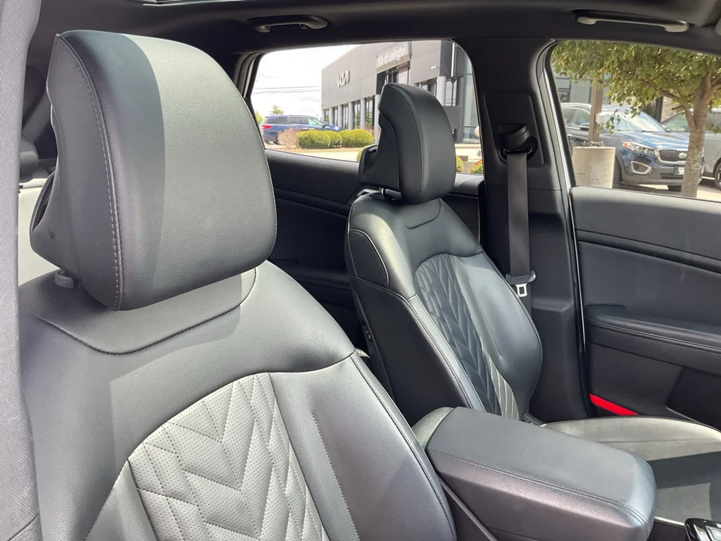 Used 2024 Glacial White Pearl Kia X-Line image 12