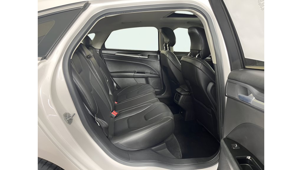 Used 2014  Ford Titanium image 14