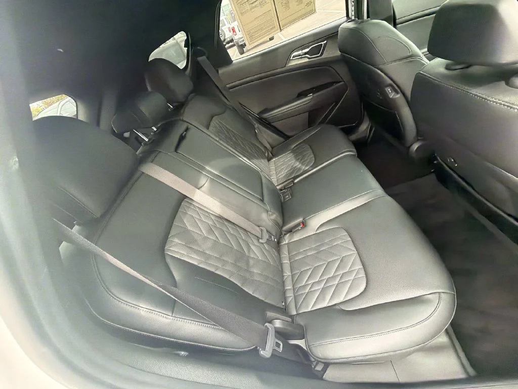 Used 2023 White Kia X-Pro Prestige image 29