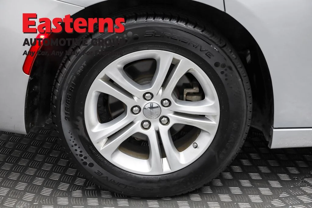 Used 2022 Silver Dodge SXT image 29