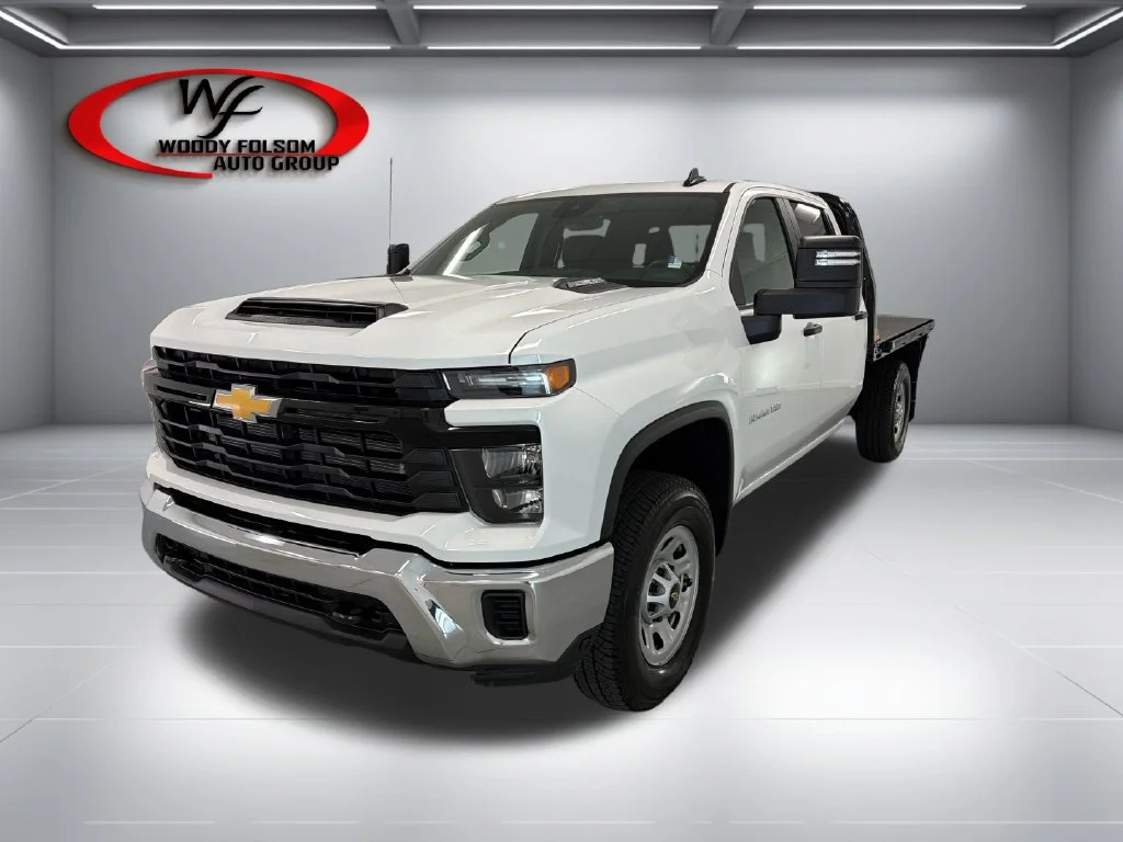 New 2026 Summit White Chevrolet WT image 3