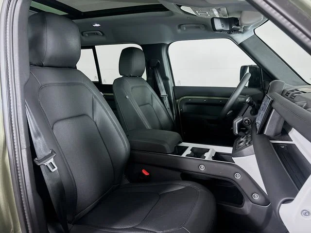Used 2025 Green Land Rover S image 28