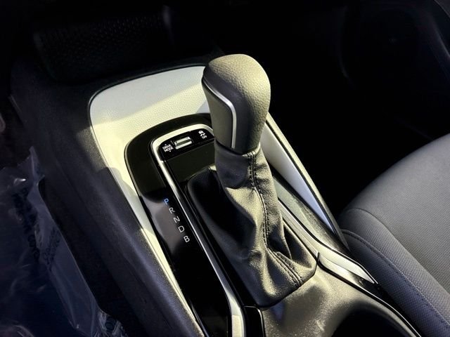 Used 2025  Toyota SE image 24