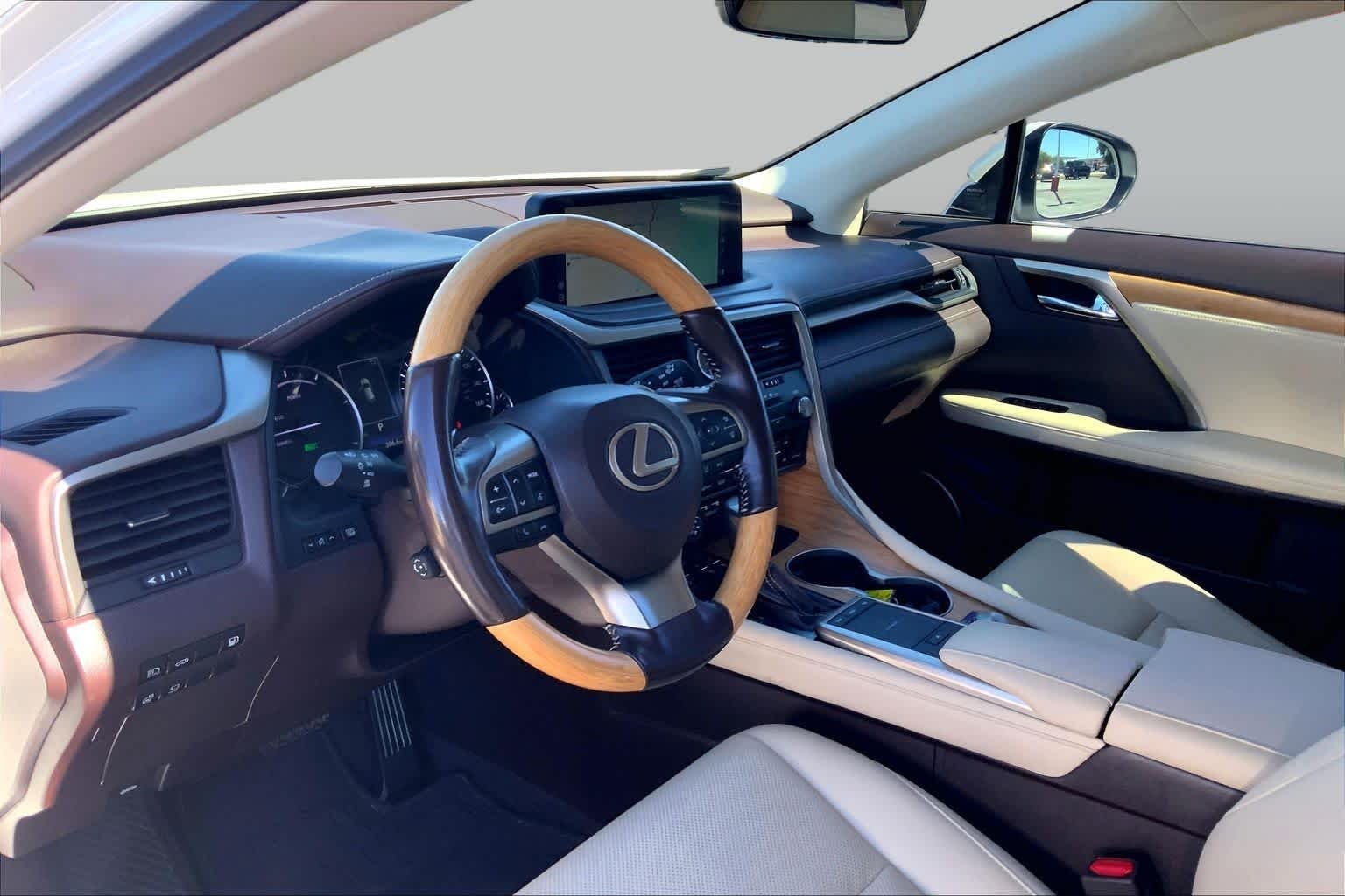 Used 2020 Eminent White Pearl Lexus  image 18