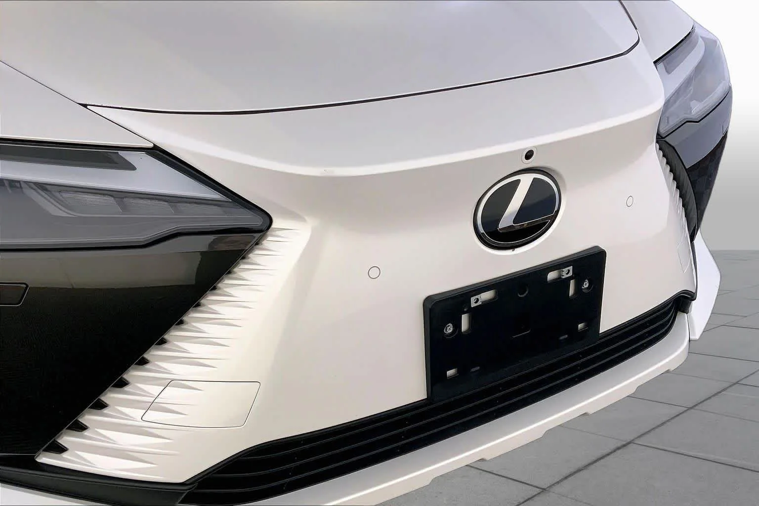 Used 2025 Eminent White Pearl Lexus Premium image 31