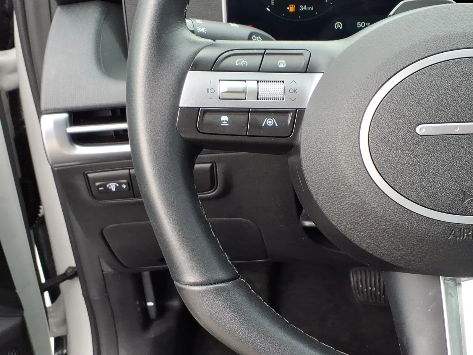 Used 2025 Serenity White Pearl Hyundai SEL Convenience image 19