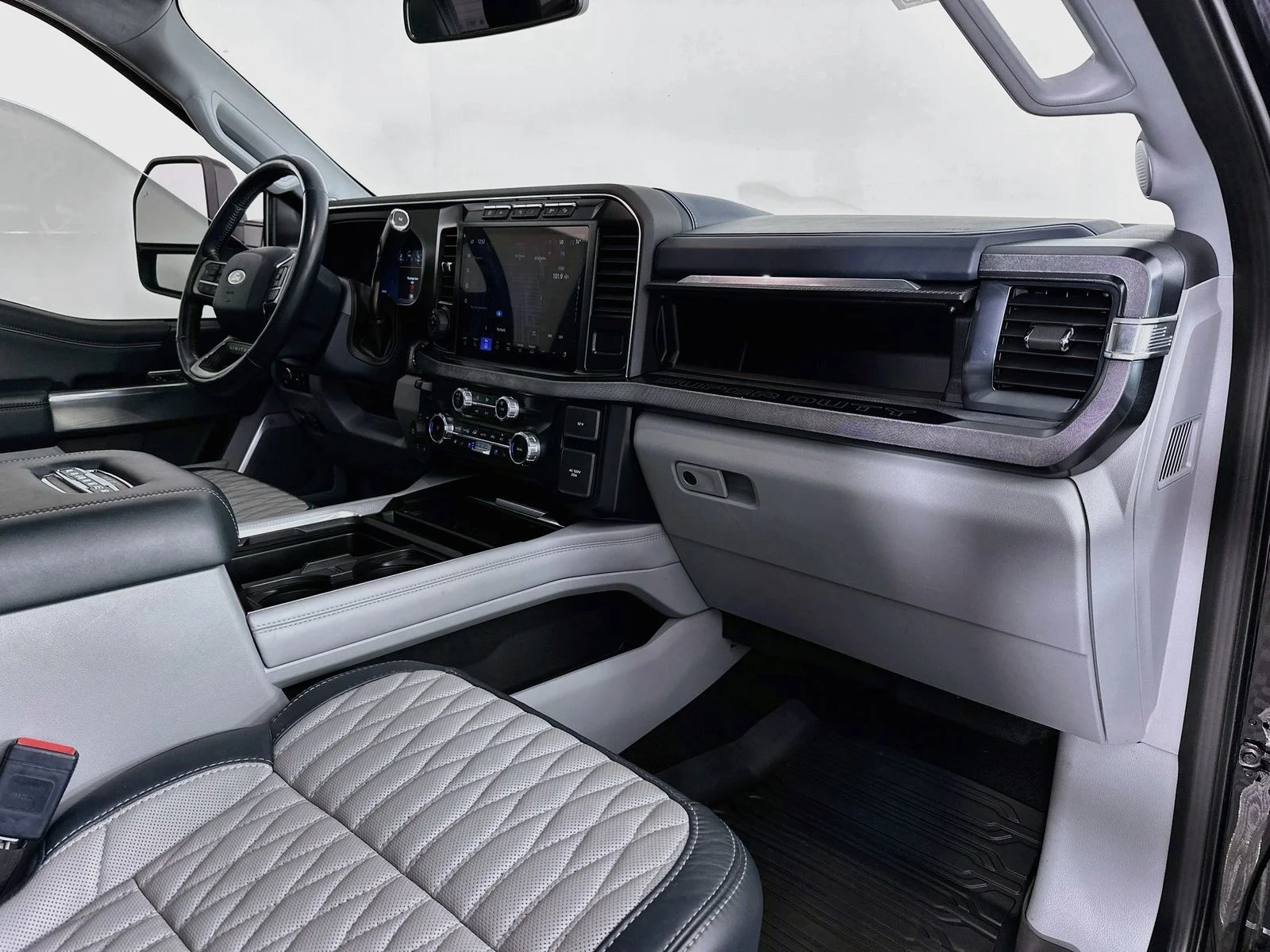 Used 2023 Black Ford Limited image 32
