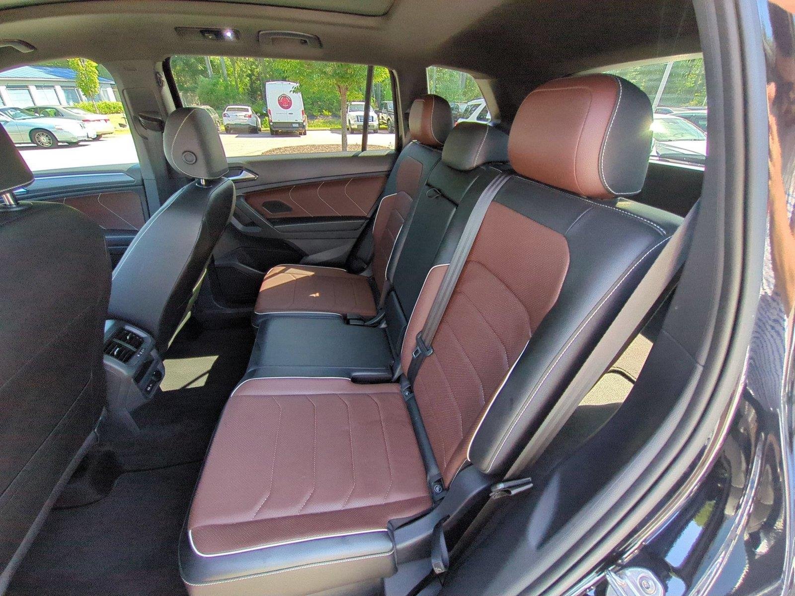 Used 2023  Volkswagen SEL R-Line image 33