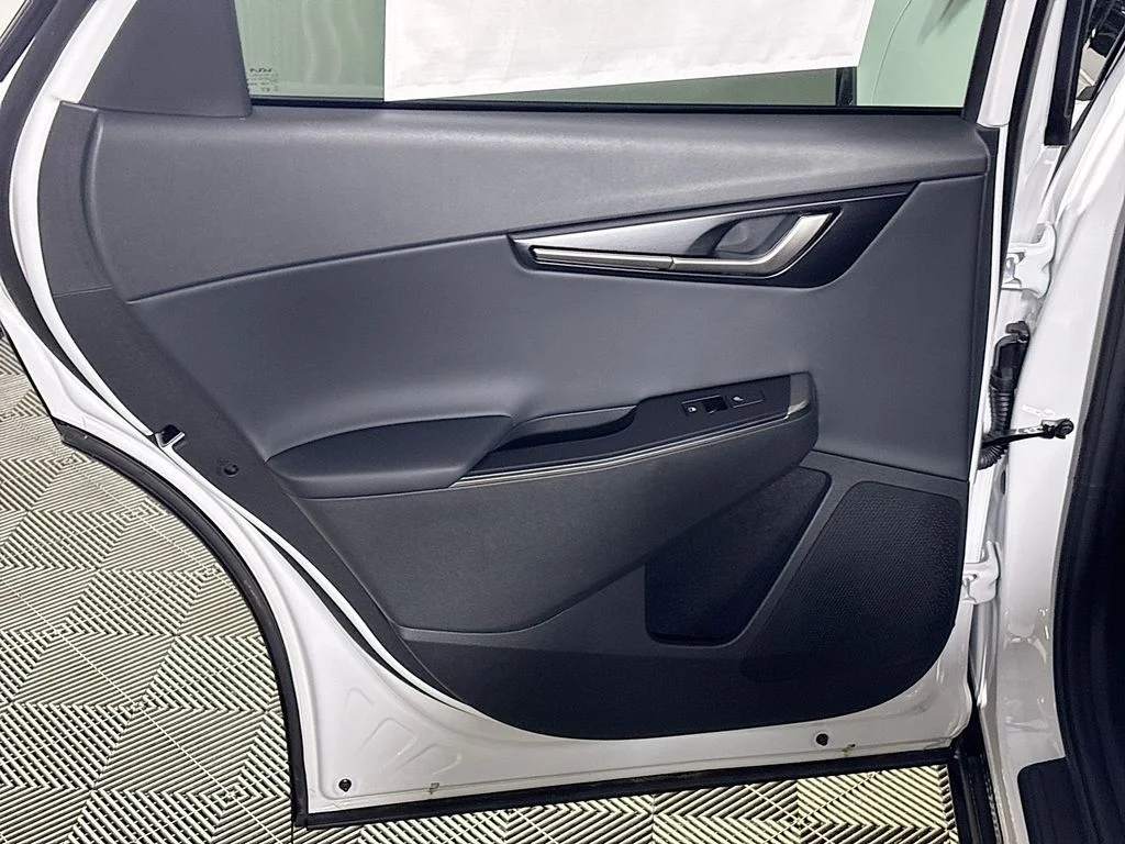 New 2026 Glacial White Pearl Kia WIND image 19