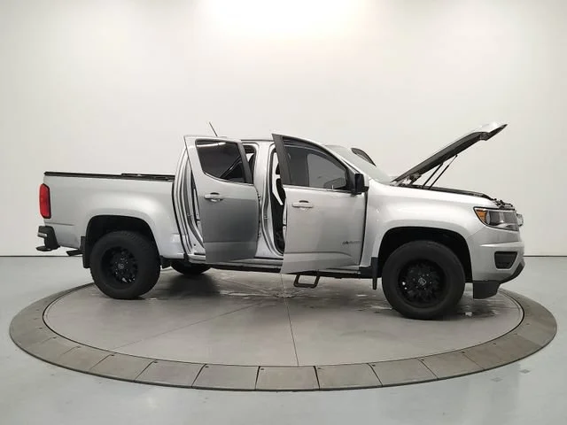 Used 2018 SILVER ICE METALLIC Chevrolet 2WD LT image 16