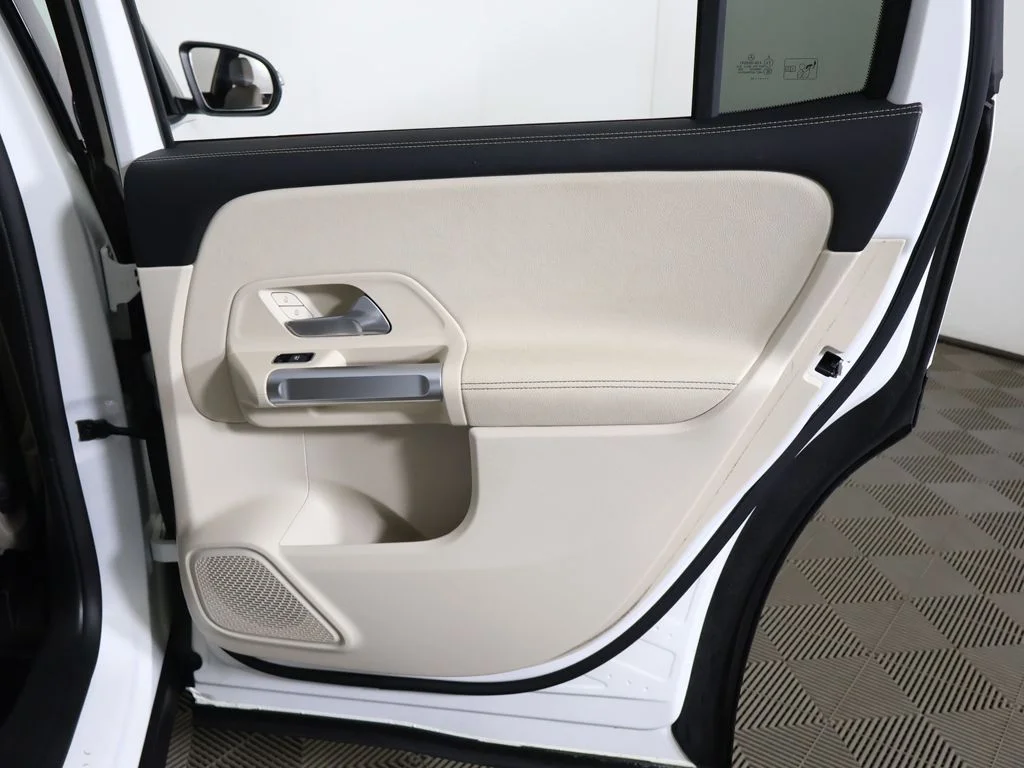 Used 2022 Polar White Mercedes-Benz GLB 250 image 27
