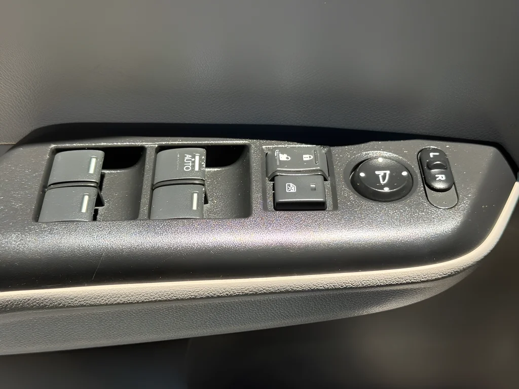Used 2015 Modern Steel Metallic Honda Hybrid image 25