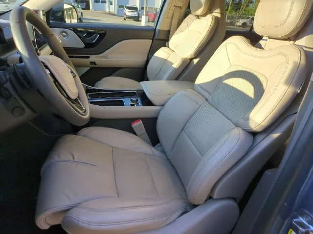 Used 2021 Blue Lincoln Reserve image 15
