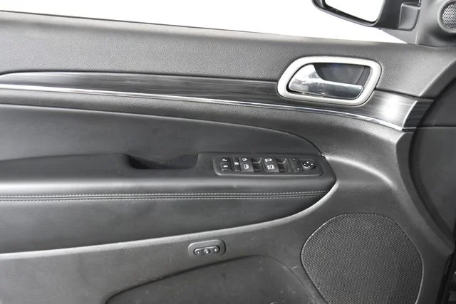 Used 2020 Gray Jeep Limited image 17