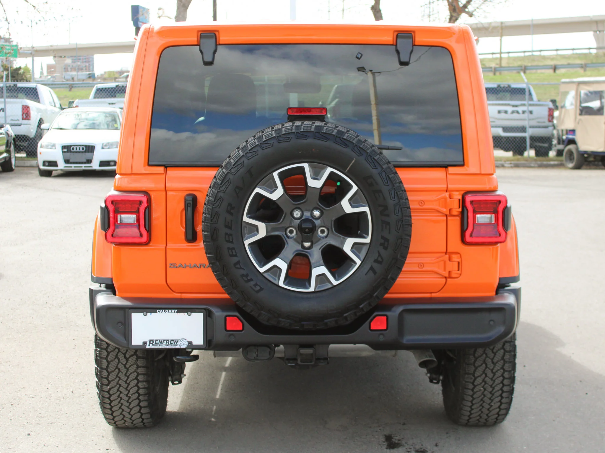 Certified Used 2025 joose Jeep Sahara * V6 | McKinley Leather Seats | Trailer Tow Group | Apple CarPlay | Alpine | Adaptive Cruise image 16