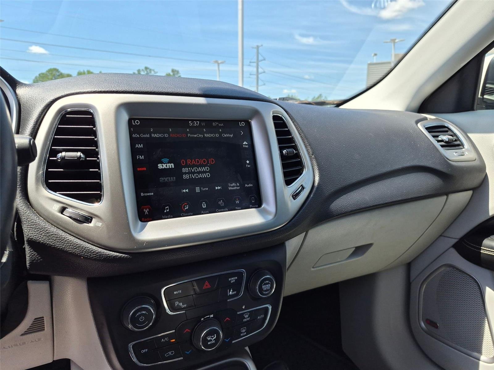 Used 2018 White Clearcoat Jeep Latitude image 20