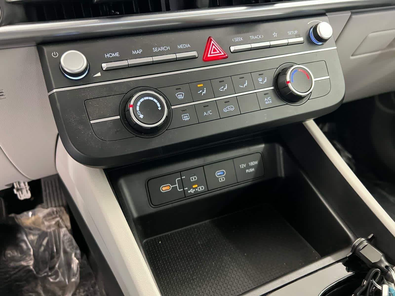 Used 2025 Phantom Black Hyundai SE image 18
