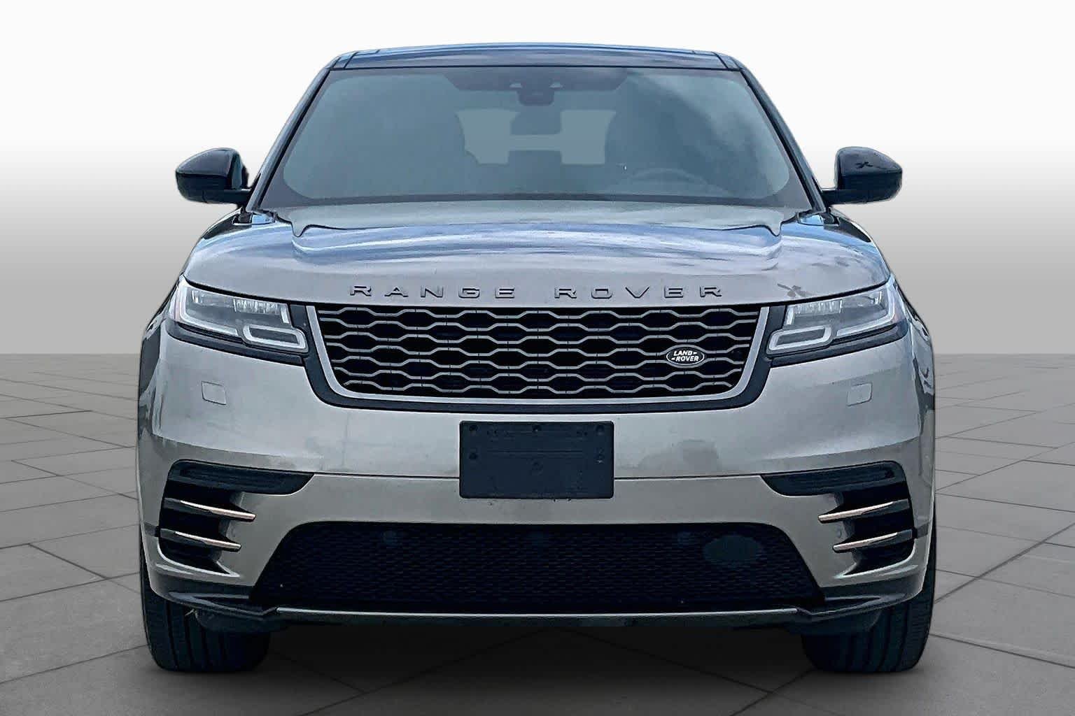 Used 2020 Silicon Silver Premium Metallic Land Rover R-Dynamic S image 3