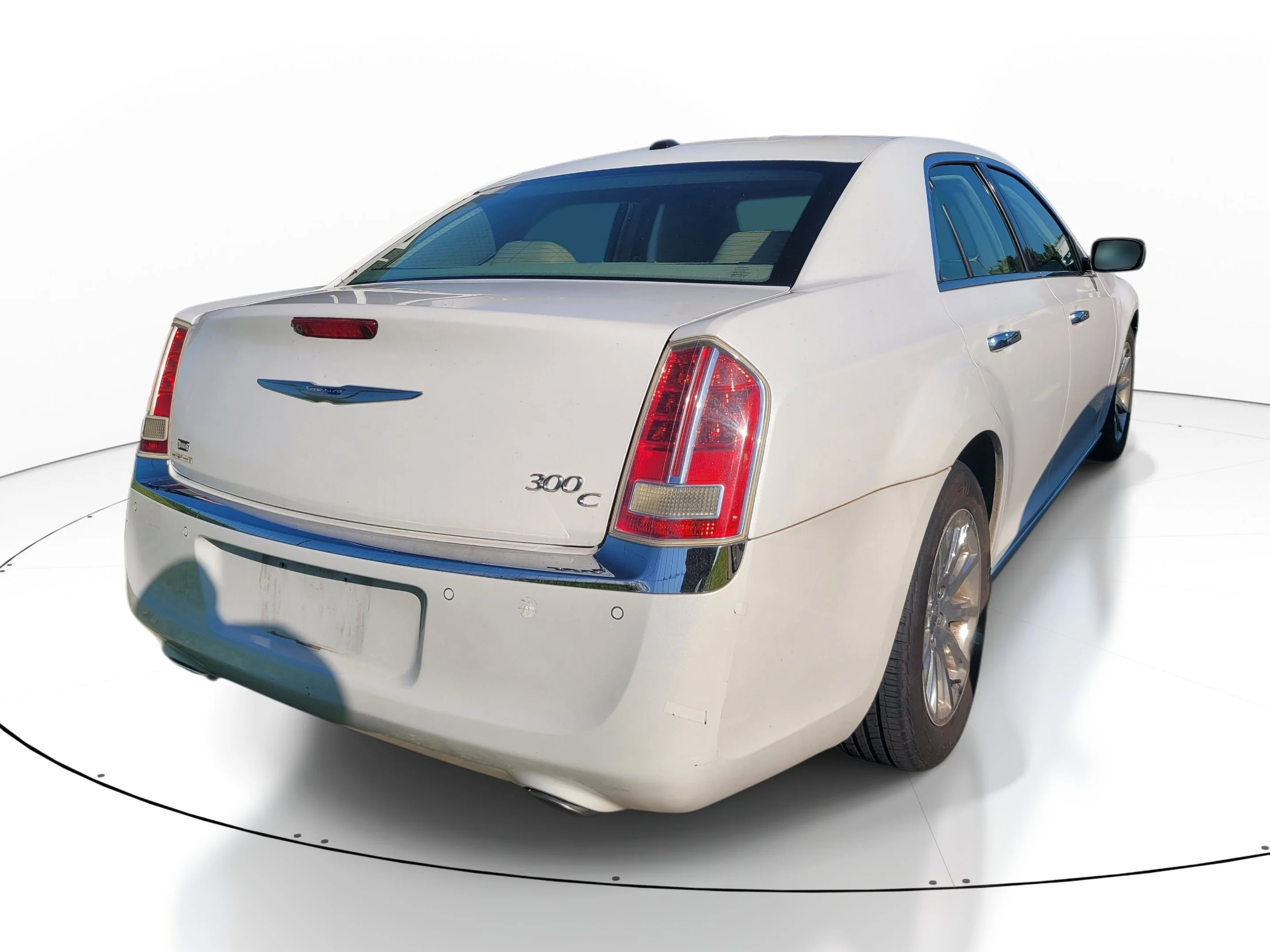 Used 2014 Ivory Tri-Coat Pearl Chrysler 300C image 4