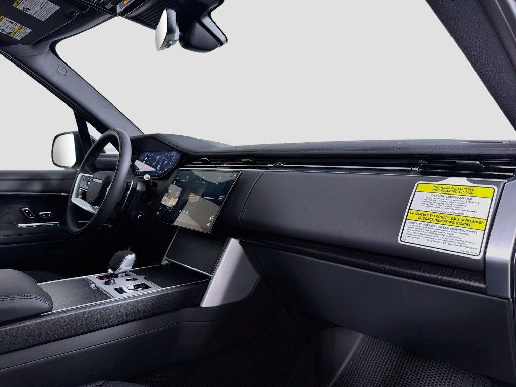 New 2027 Santorini Black Land Rover SE image 31