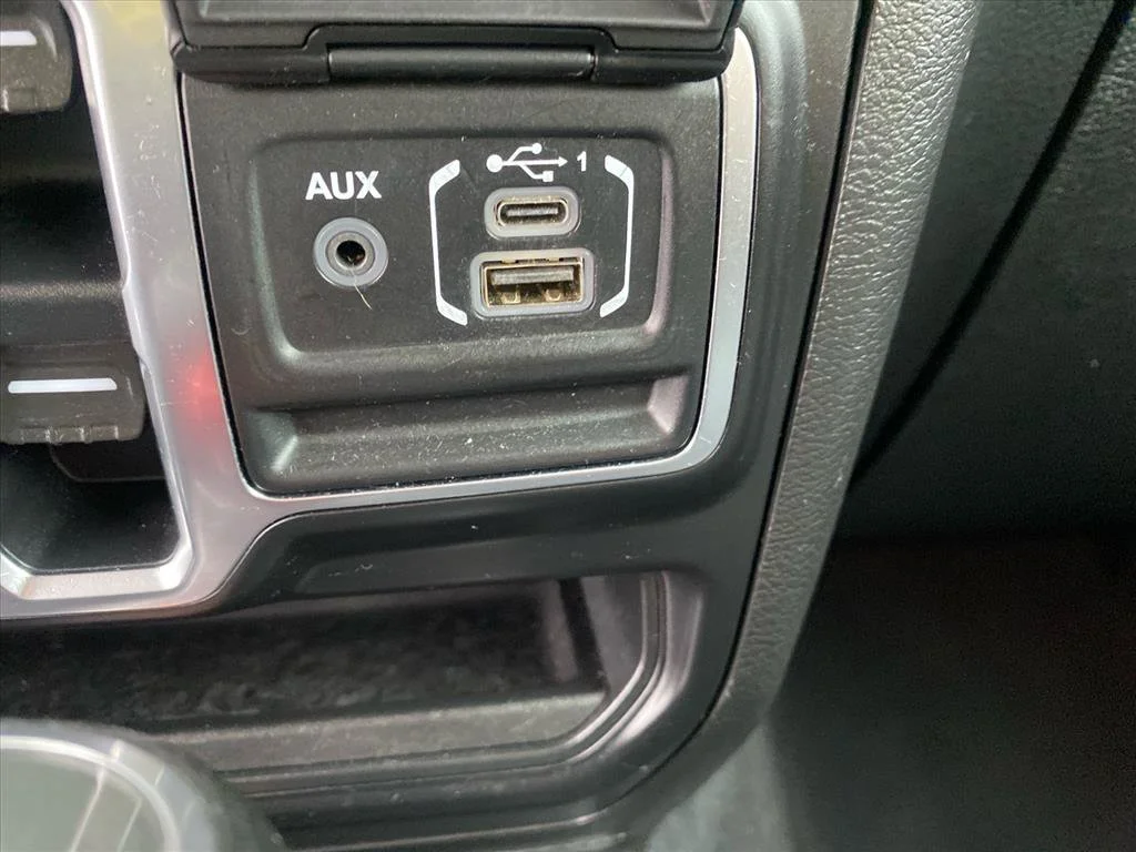 Used 2020 Black Clearcoat Jeep Sahara image 13