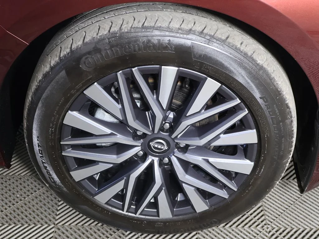 Used 2024 Red Nissan 2.5 SV image 14