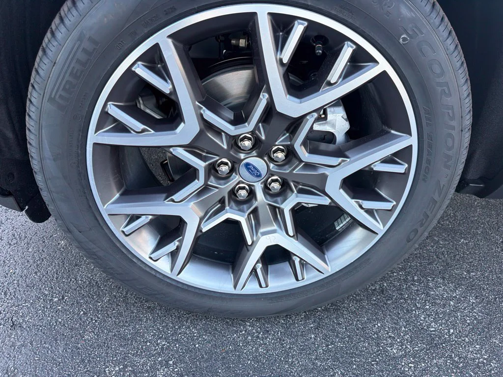 New 2027 Star White Metallic Tri-Coat Ford Platinum™ image 9