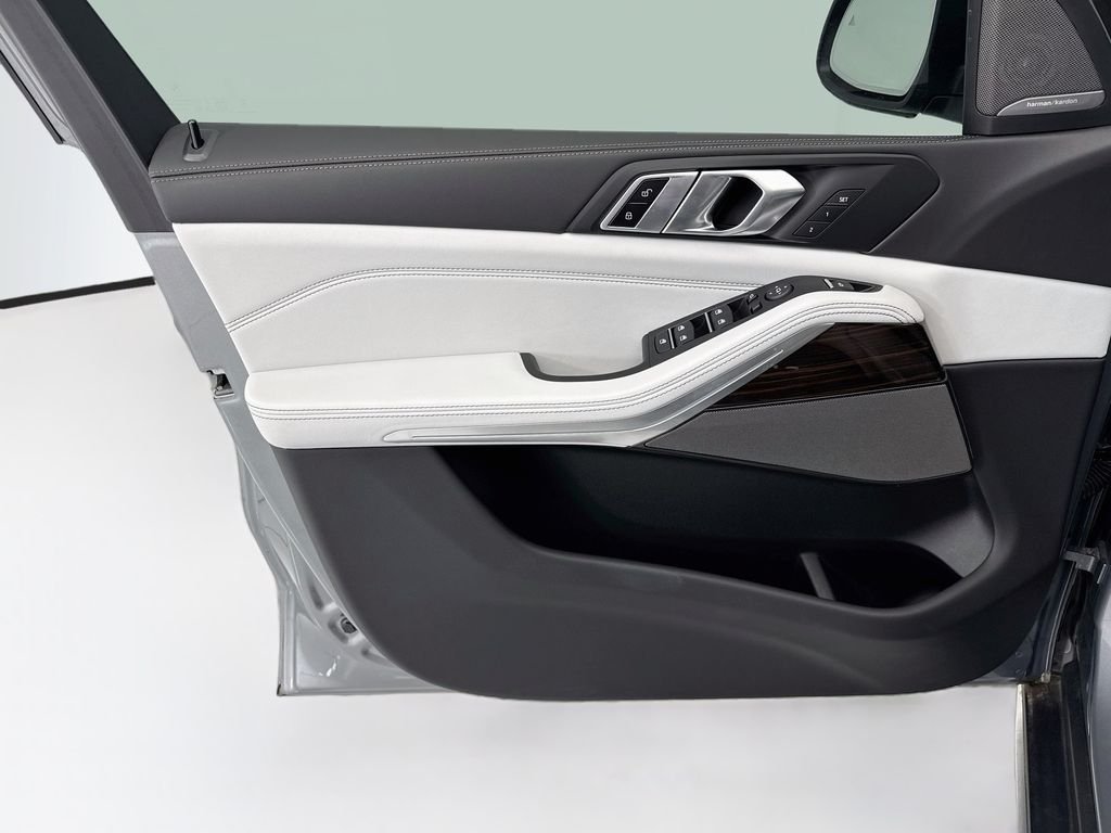 New 2026 Gray Metallic BMW xDrive40i image 23