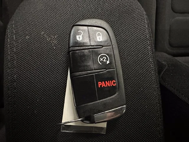 Used 2020 Black Jeep Latitude 4x4 image 13