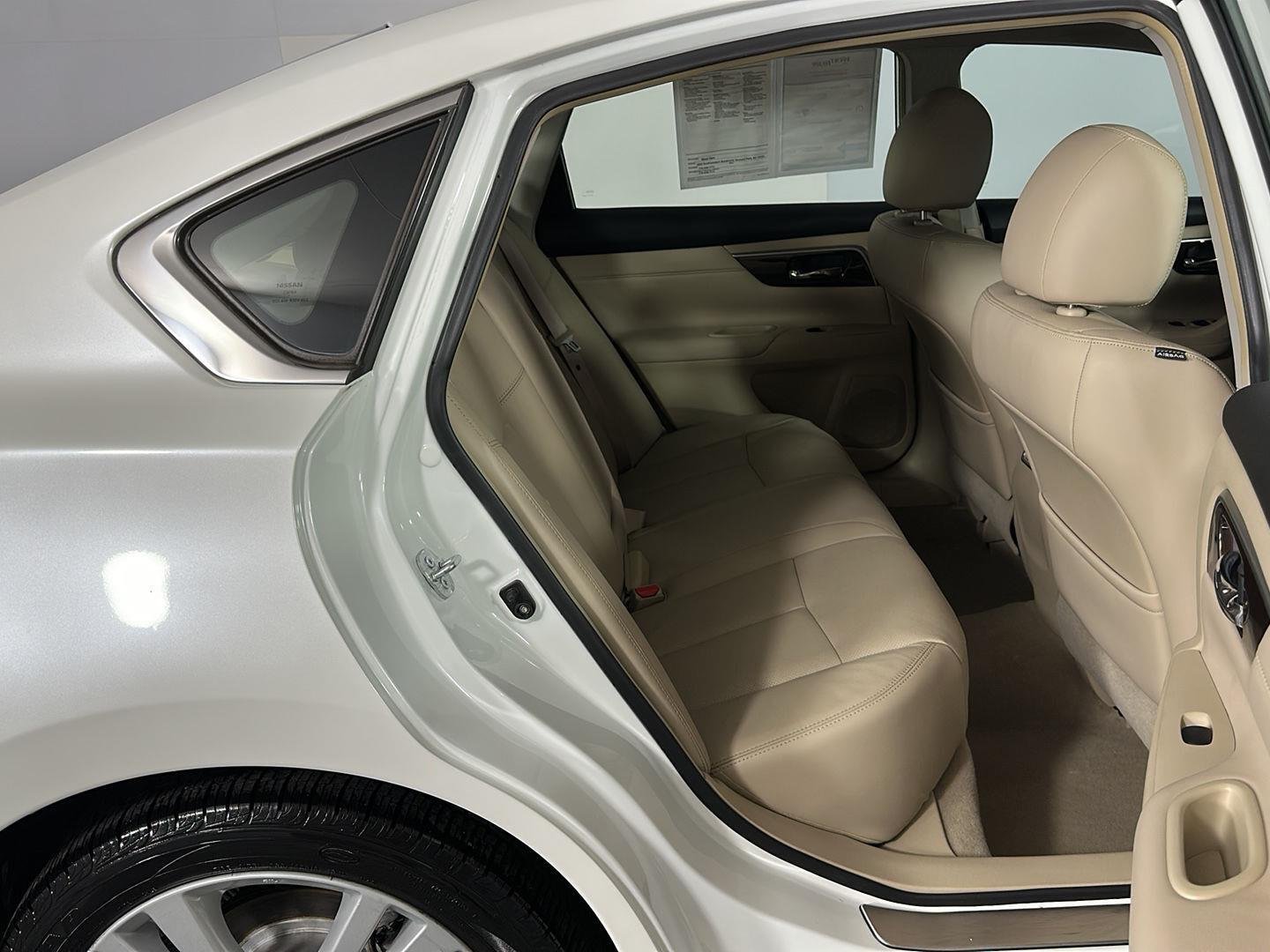 Used 2013 Pearl White Nissan 3.5 SL image 33