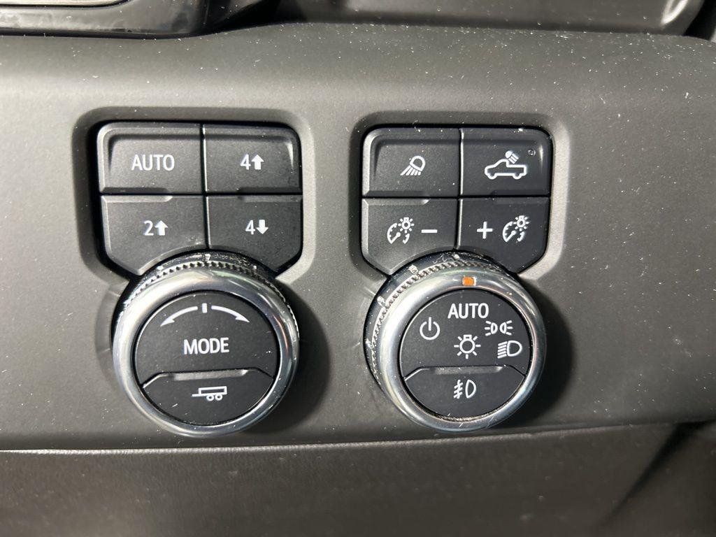 Used 2025 Summit White GMC AT4 image 26