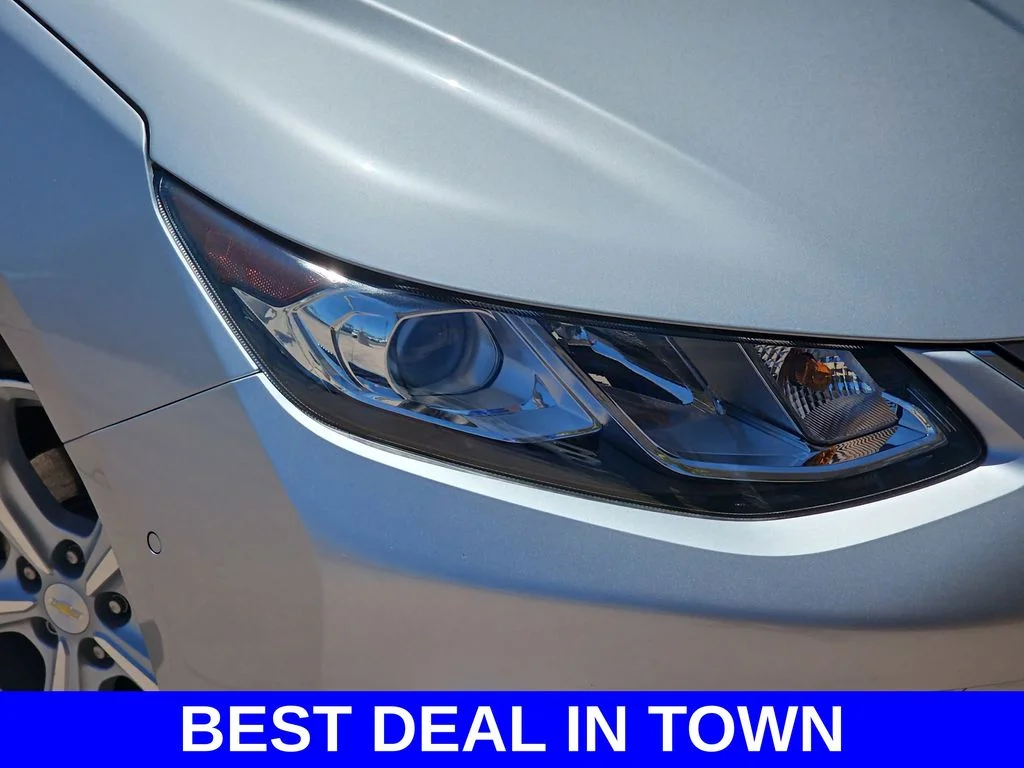 Used 2018 Silver Chevrolet Premier image 33