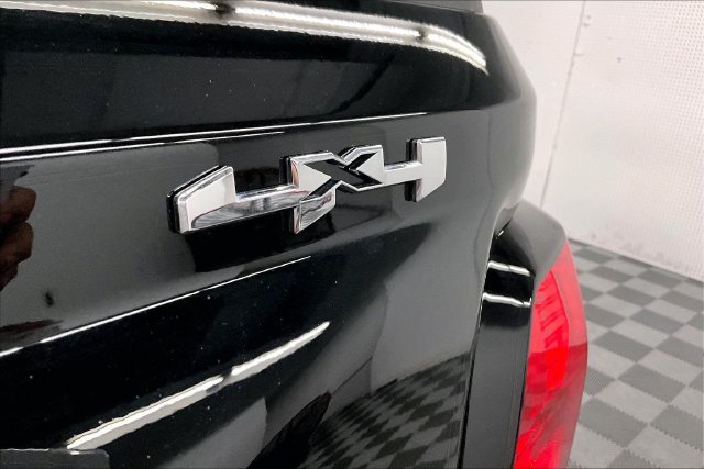 Used 2024 Onyx Black GMC Elevation image 33