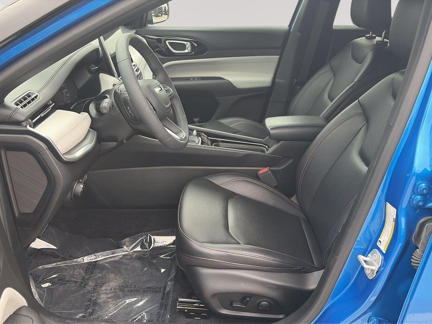 Used 2024 Hydro Blue Pearlcoat Jeep Limited image 13
