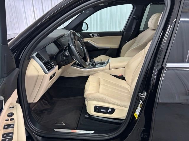Used 2022 Black BMW sDrive40i image 2