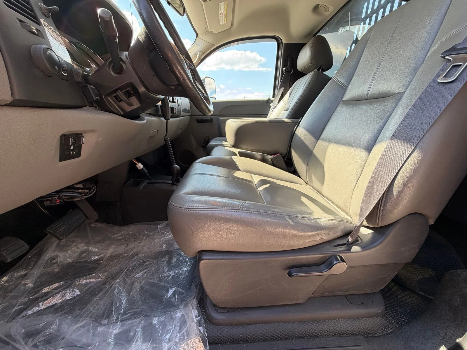 Used 2013 White Chevrolet Work Truck image 11