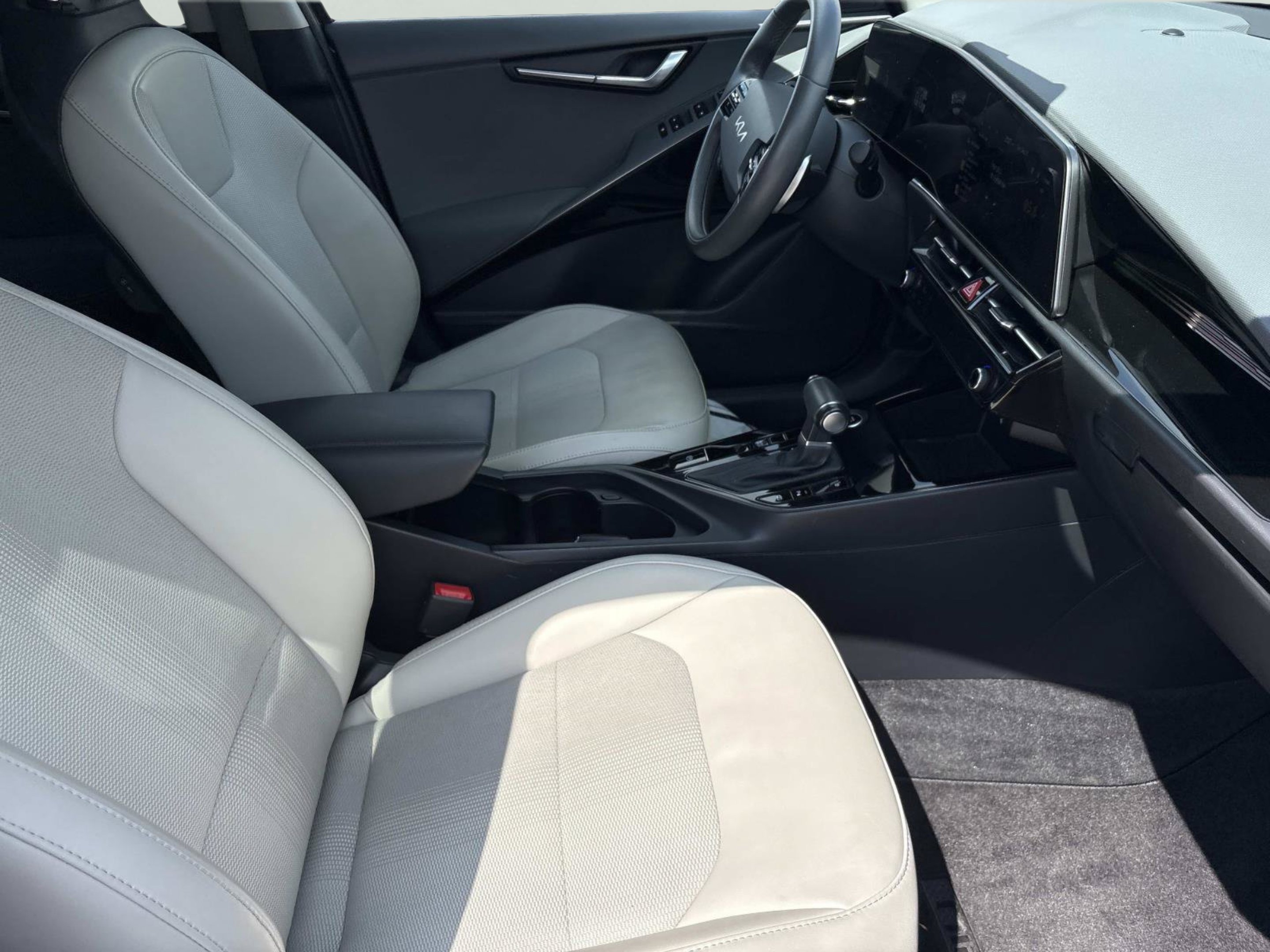 Used 2023 Graphite Gray Kia EX Touring image 21