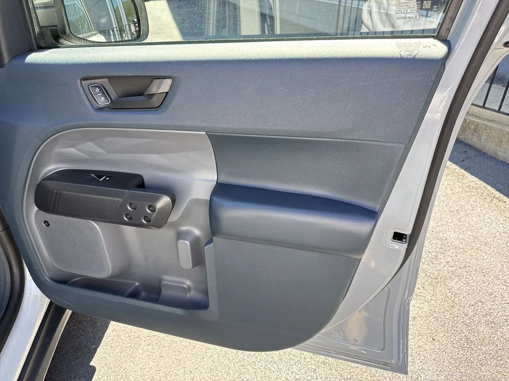Used 2023 White Ford Lariat image 32