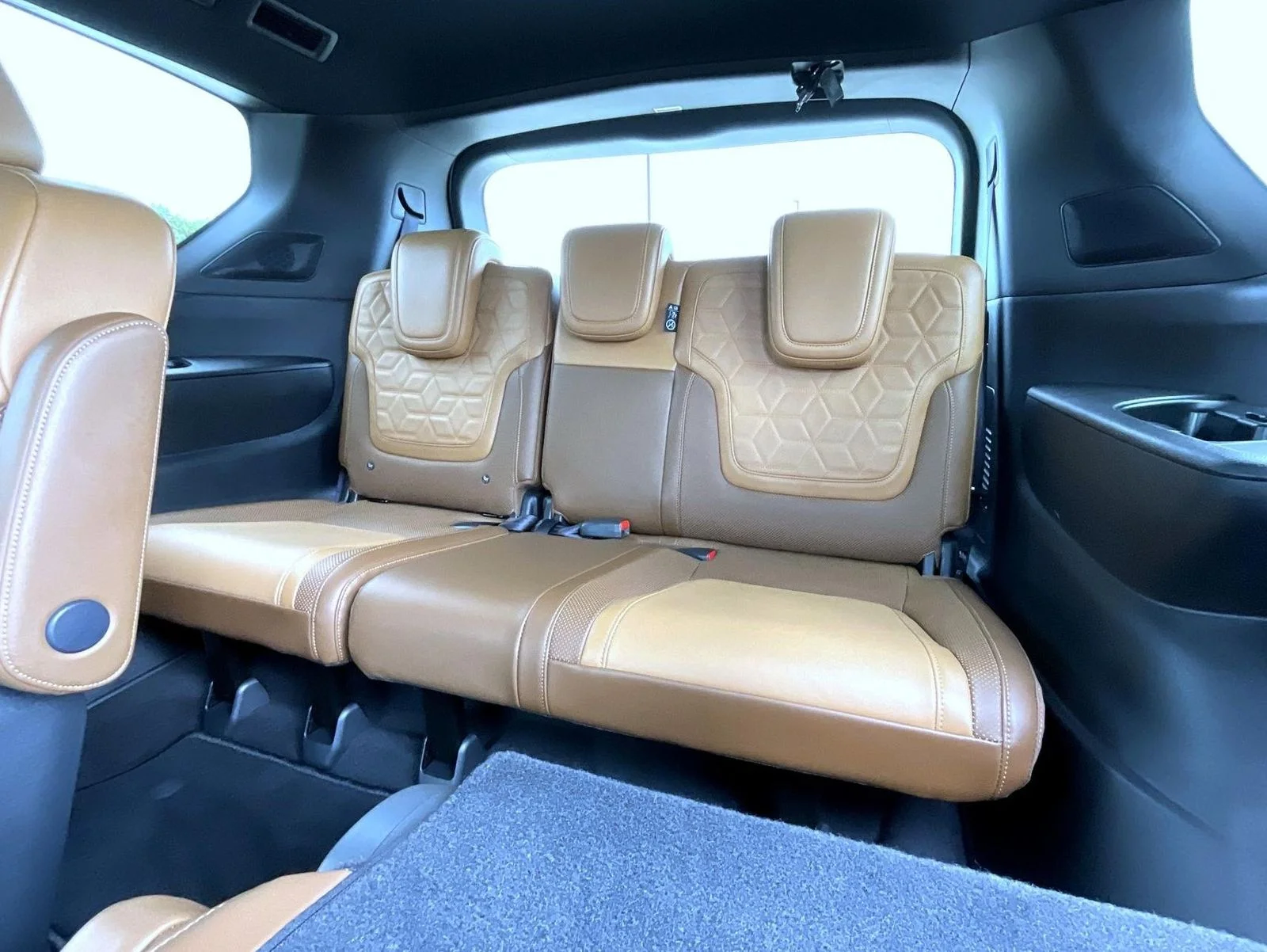 Used 2025 White Nissan Platinum Reserve image 21