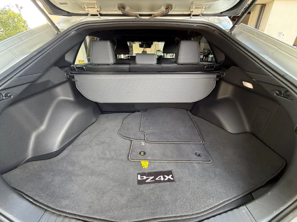 Used 2023 Silver Toyota XLE image 19