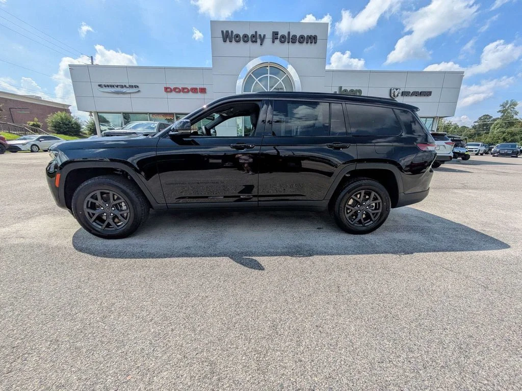 New 2027 High-Gloss Black Paint Jeep  image 7