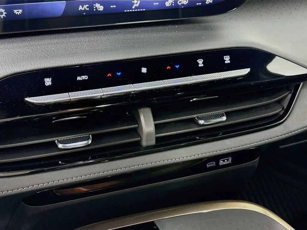 Used 2025 Black Buick Avenir image 17